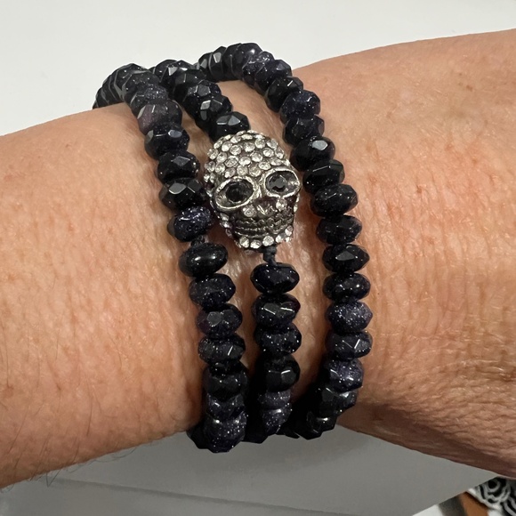 Blue sapphire bead wrap bracelet with skull charm - Picture 1 of 2